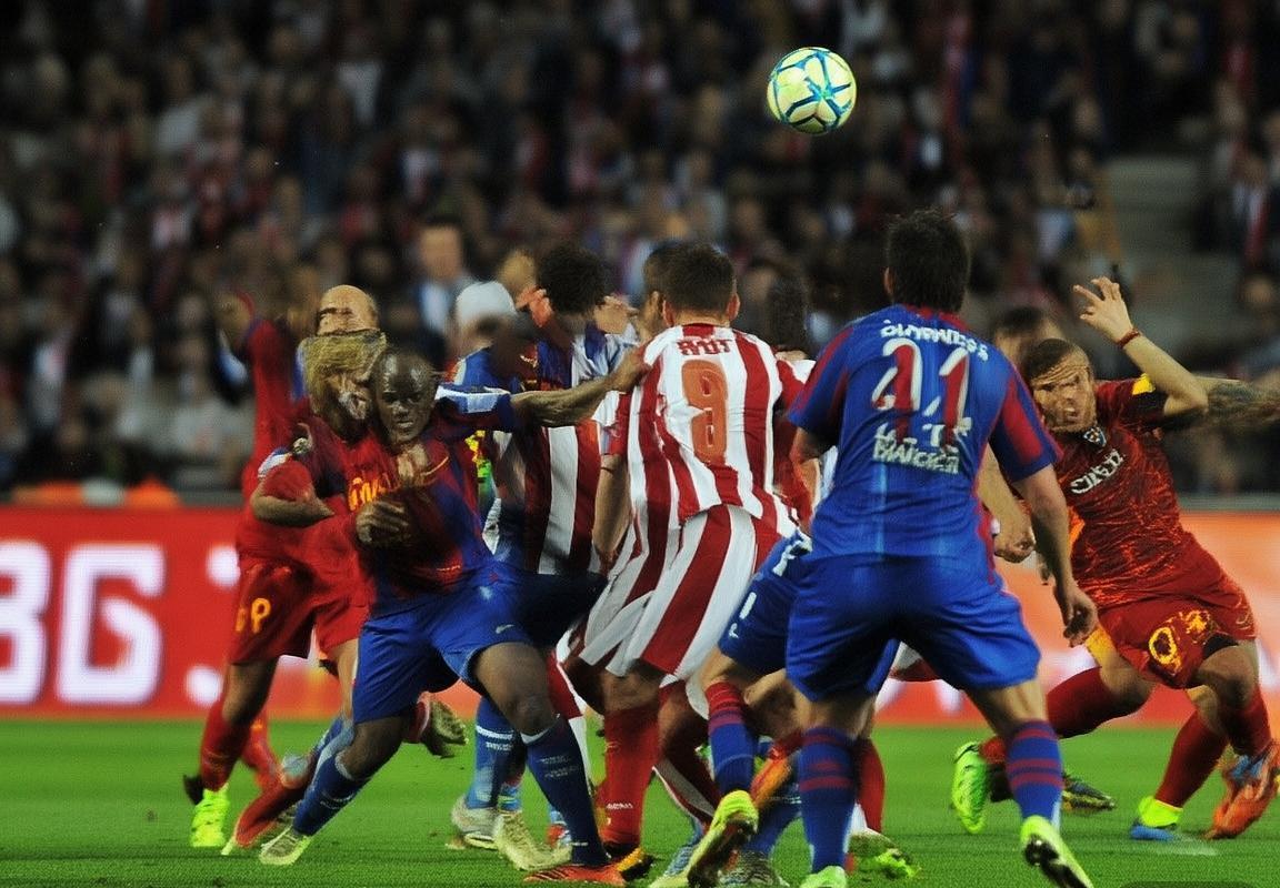 西甲巅峰对决：巴塞罗那VS马德里竞技战术解析与精彩瞬间(图2)